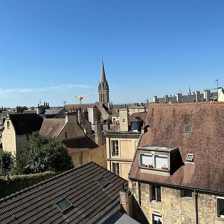 De Charme Face Au Chateau De